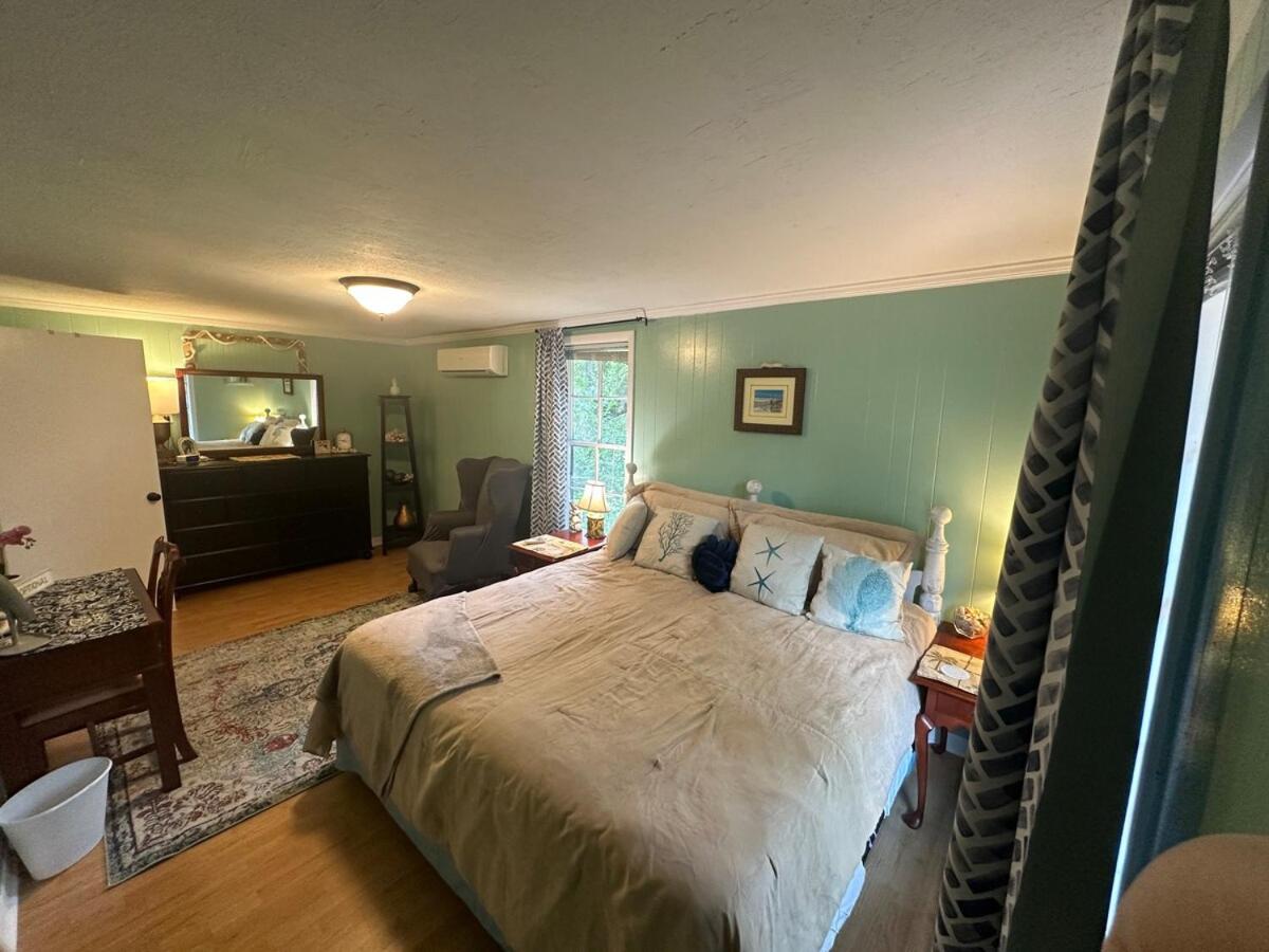 Cicis Hilltop Haven - Bed and Breakfast Laurel