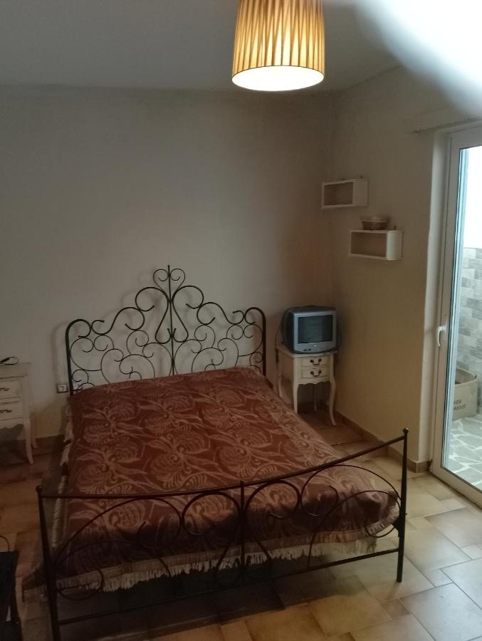 Άνετη και δροσερή κατοικία - B&B Taxiárkhai