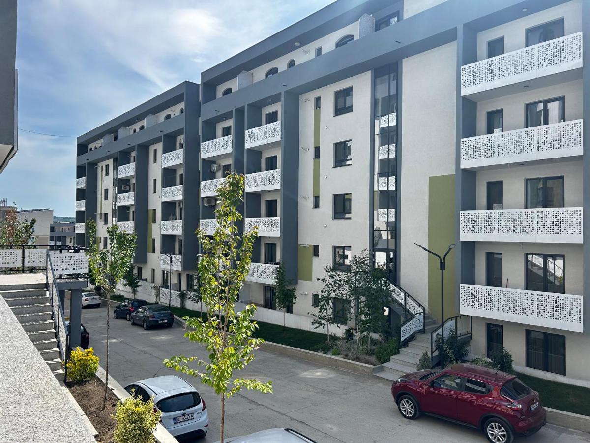 Yellow Dawn Modern Flat in Quiet Area with Garage Parking and Self Check-In - Chambres d’hôtes Rediu