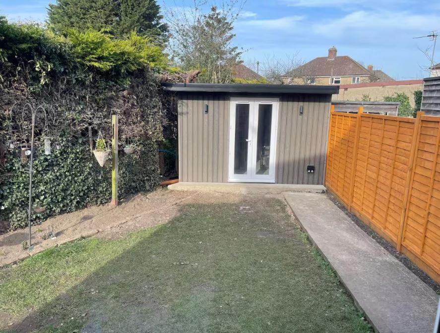 Brand new en-suite double room private entry self-check - B&B Oxford