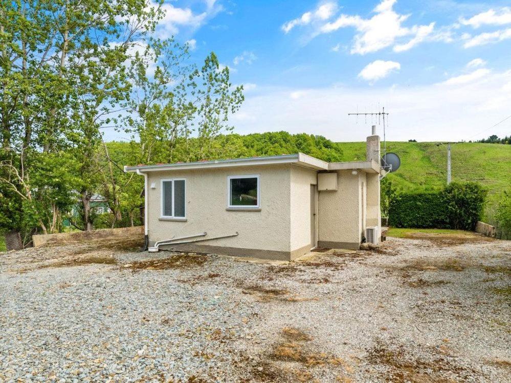 Comfy Retreat with Views - B&B Lawrence