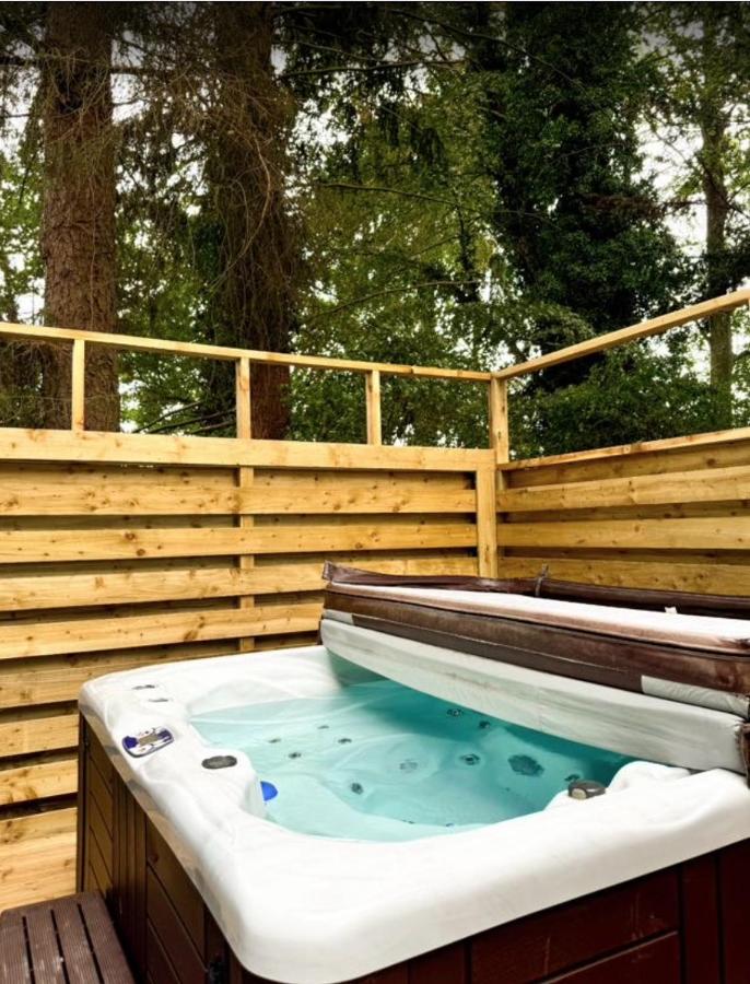 Arawn 4 - Hot Tub - Dog friendly - Family - Bed and Breakfast Almondbank