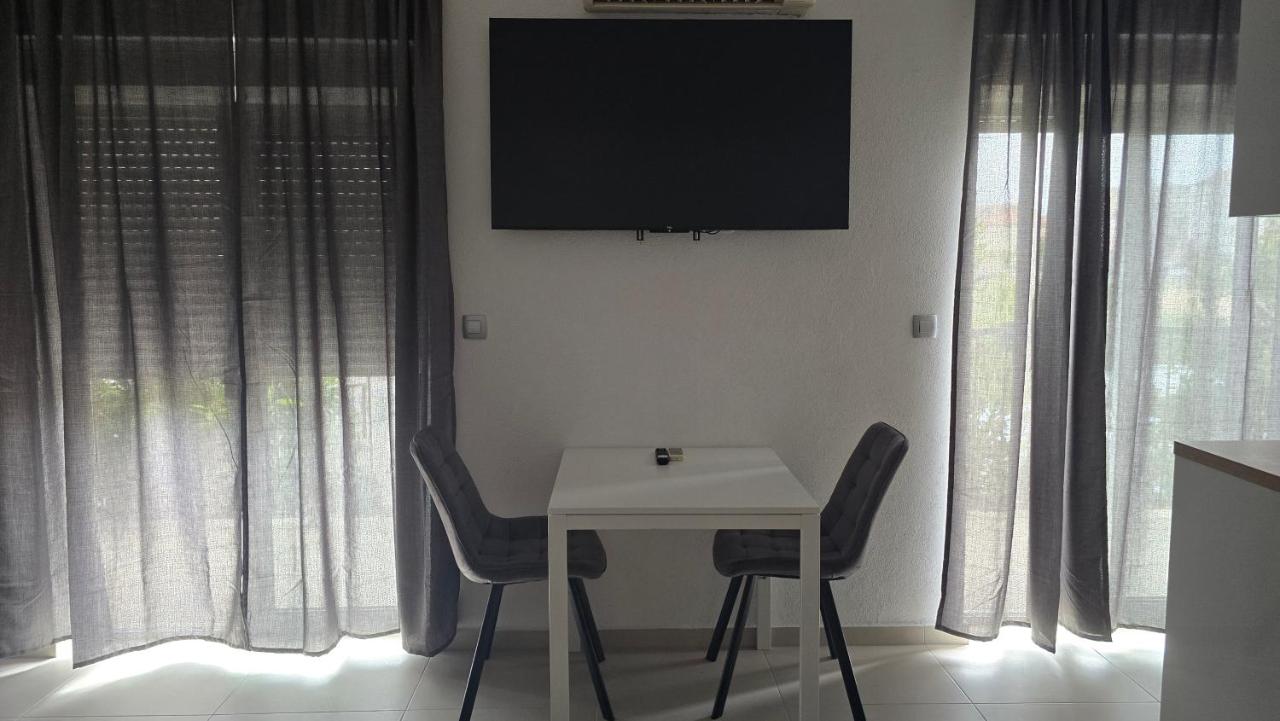 Studio mit Balkon
