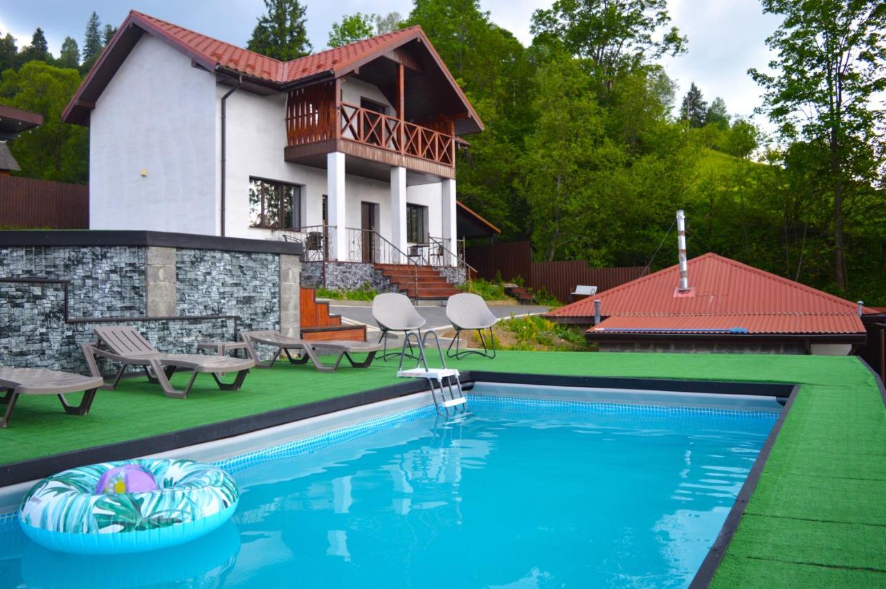 Villagoria котедж з басейнами і джакузі - B&B Slavske