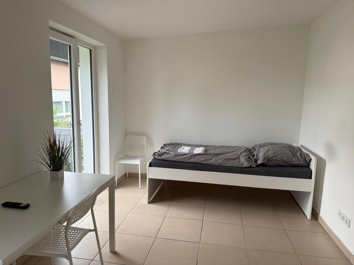 Modernes 2-Zimmer Apartment mit 4 Einzelbetten, Küche & Balkon - B&B Offenbach
