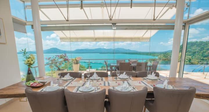 Read My Profile Host Before Request # Stunning villa with sea view, complimentary breakfast, housekeeping, and butler service - Chambres d’hôtes Ban Khao Lak