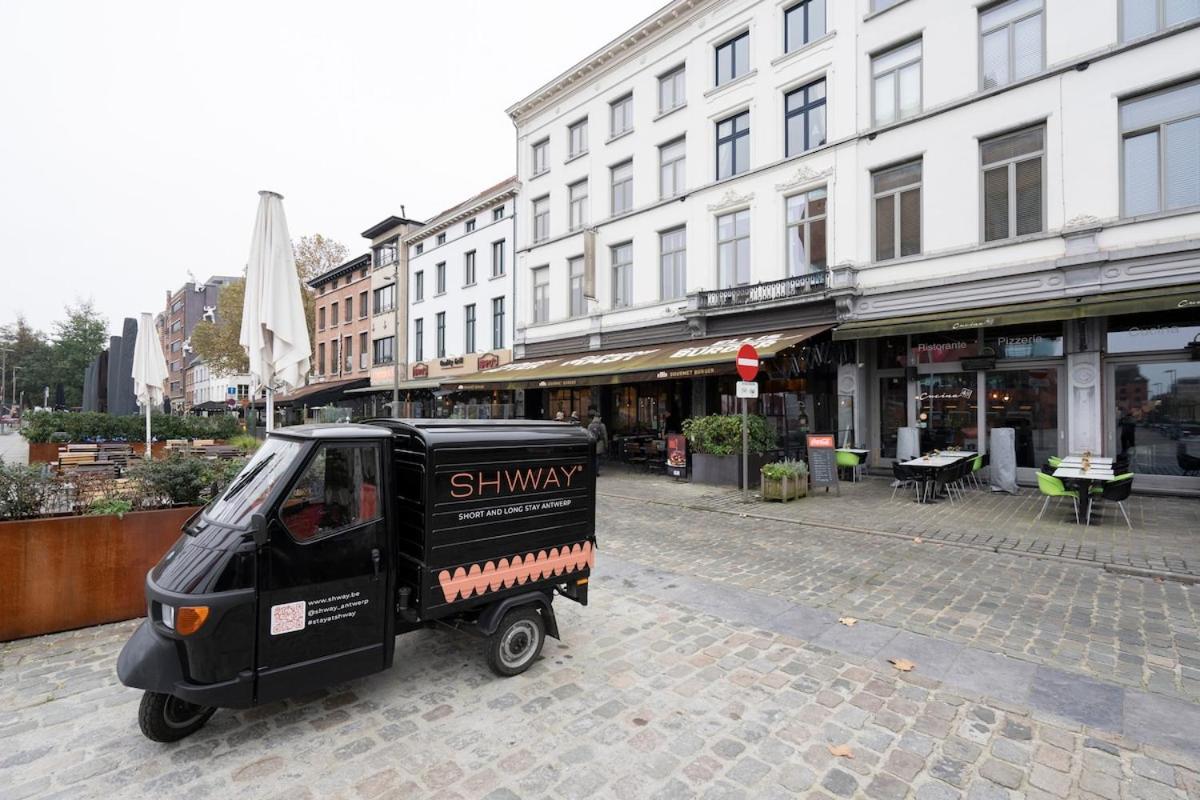 SHWAY - The Second Mate's Glance - B&B Antwerp