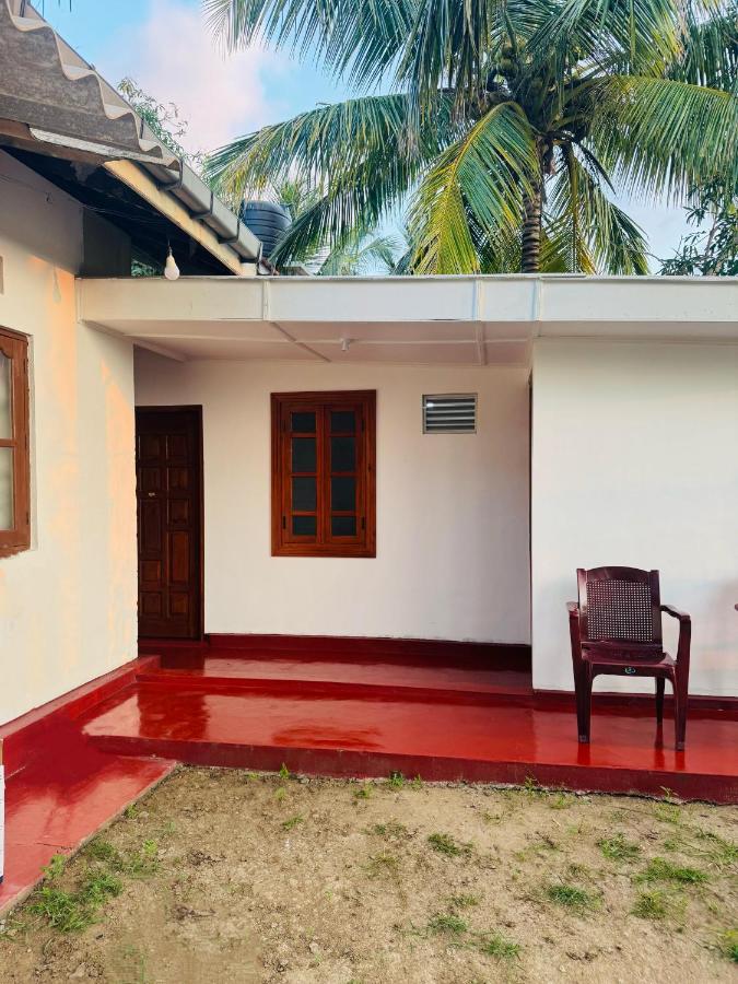 Una Star Guest House - Bed and Breakfast Trincomalee