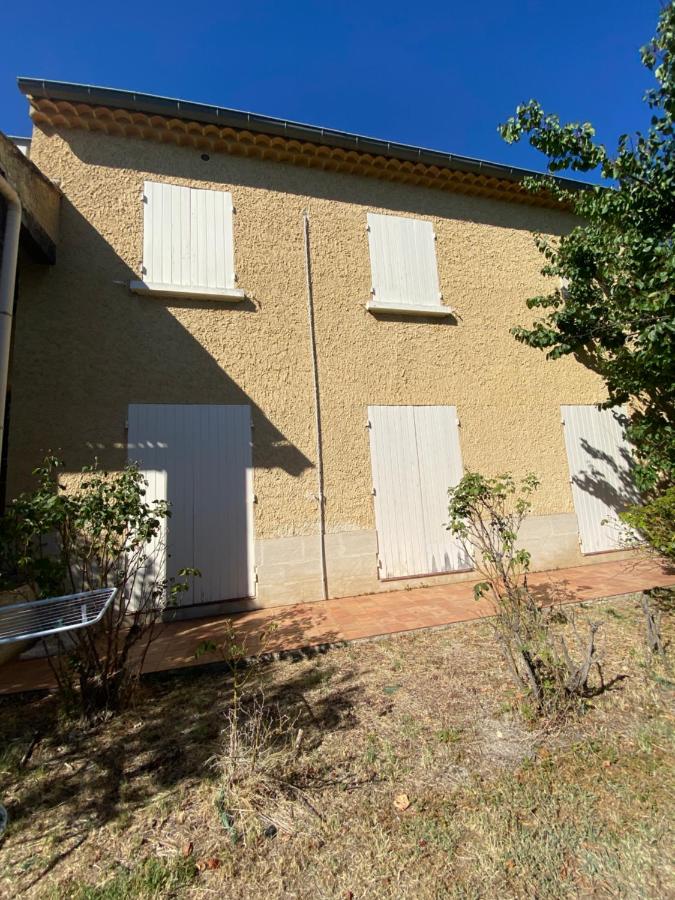 Les Mourguettes maison familiale avec piscine et garage sur 2000 m2 de terrain en campagne - Bed and Breakfast Carpentras