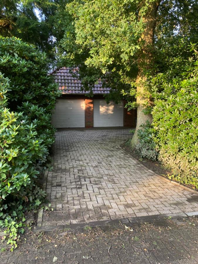 Haus, idyllischer Garten, Garage - Chambres d’hôtes Westerstede