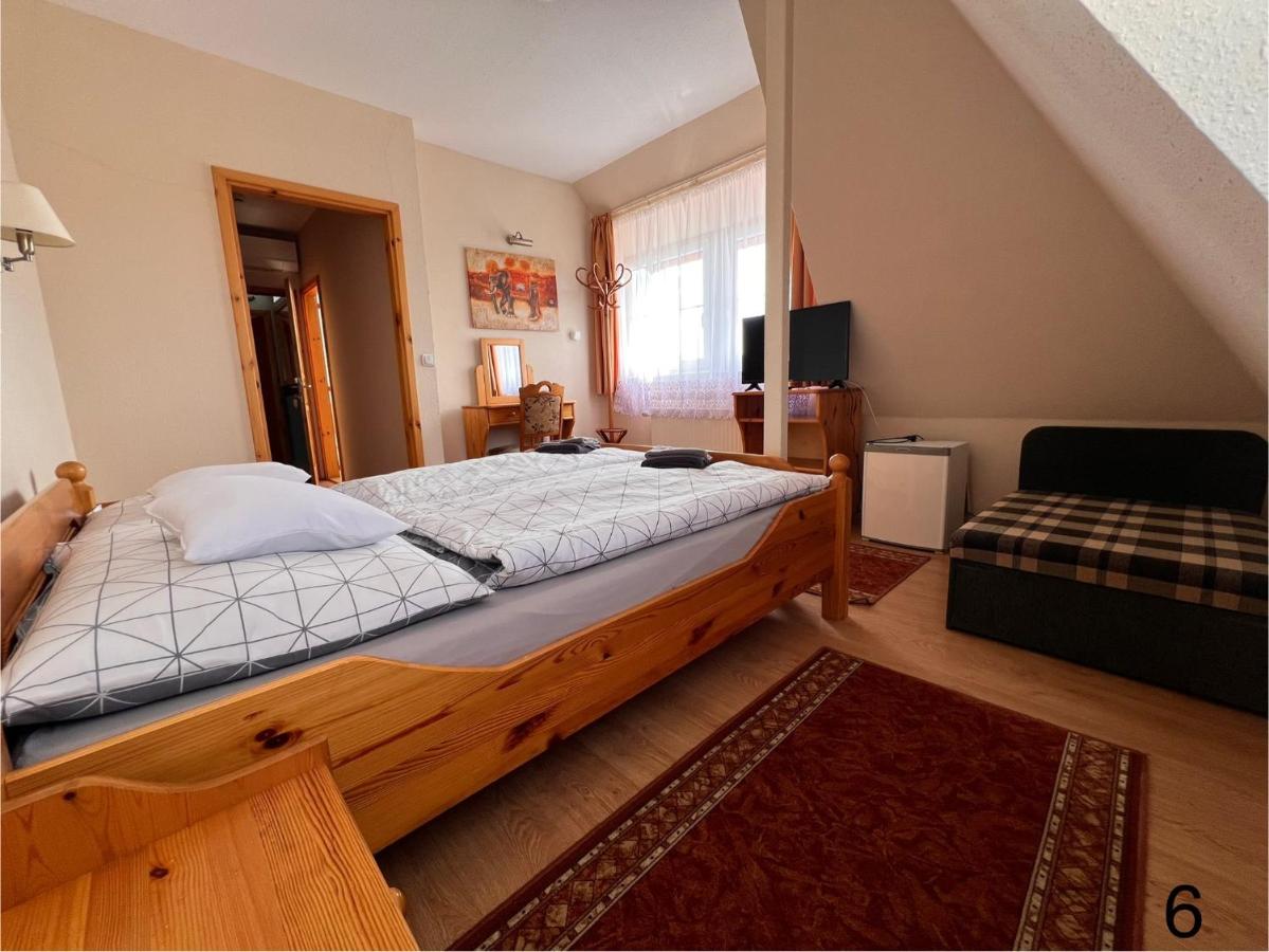 Nyugati Váró Szálláshely - B&B Pacsa