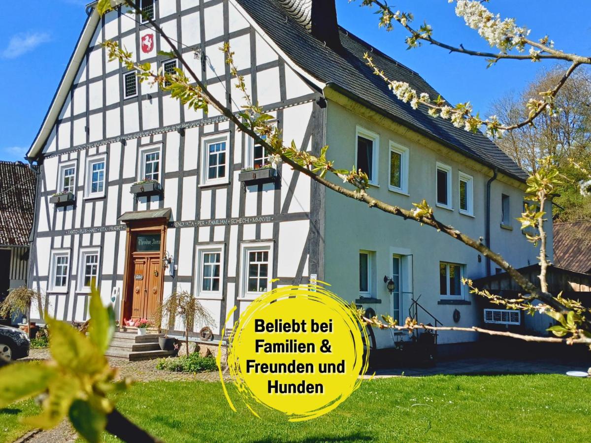 Muehls-Sauerland familienfreundlich Perfekt für deine Urlaubsrunde nähe Elspe Festival Hunde willkommen mit Kamin und Garten - B&B