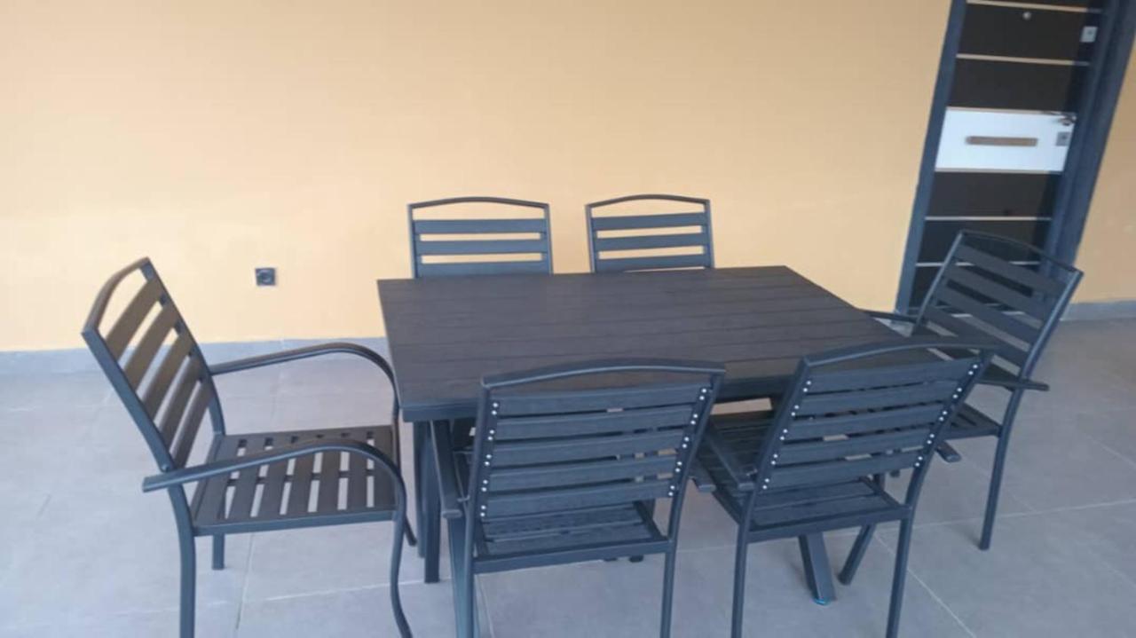 CARL's VILLA 2 Bedroom APARTMENT - B&B Accra