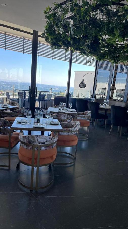 Executive at One Rosebank - Bed and Breakfast Johannesburg