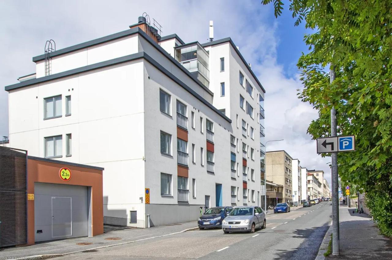 Stylish Nordic 2BR Apartment with Sauna - Steps from the Kuopio Cathedral - Chambres d’hôtes Kuopio