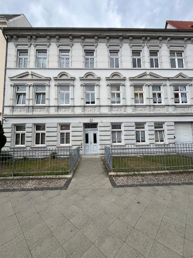 Best Preis Stadtperle 1- Stadtzentrum Wittenberge Modernes Ambiente max 3 Personen Einzelzimmer voll ausgestattet mit MagentaTV, WLAN, Waschmaschine - Chambres d'hôtes Wittenberge
