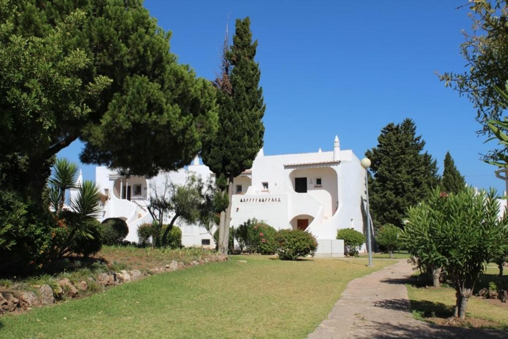 Algarve holiday beach house with seaview and pool - B&B Porches