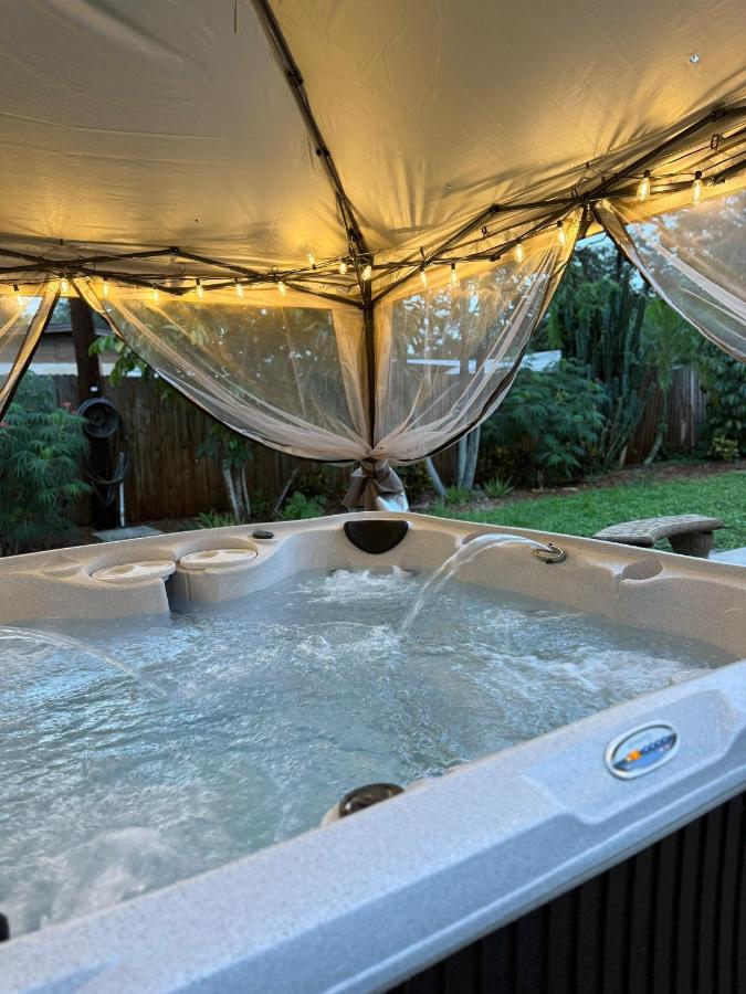 The Modern Palms few mins from Downtown Tampa Ybor city - B&B Tampa