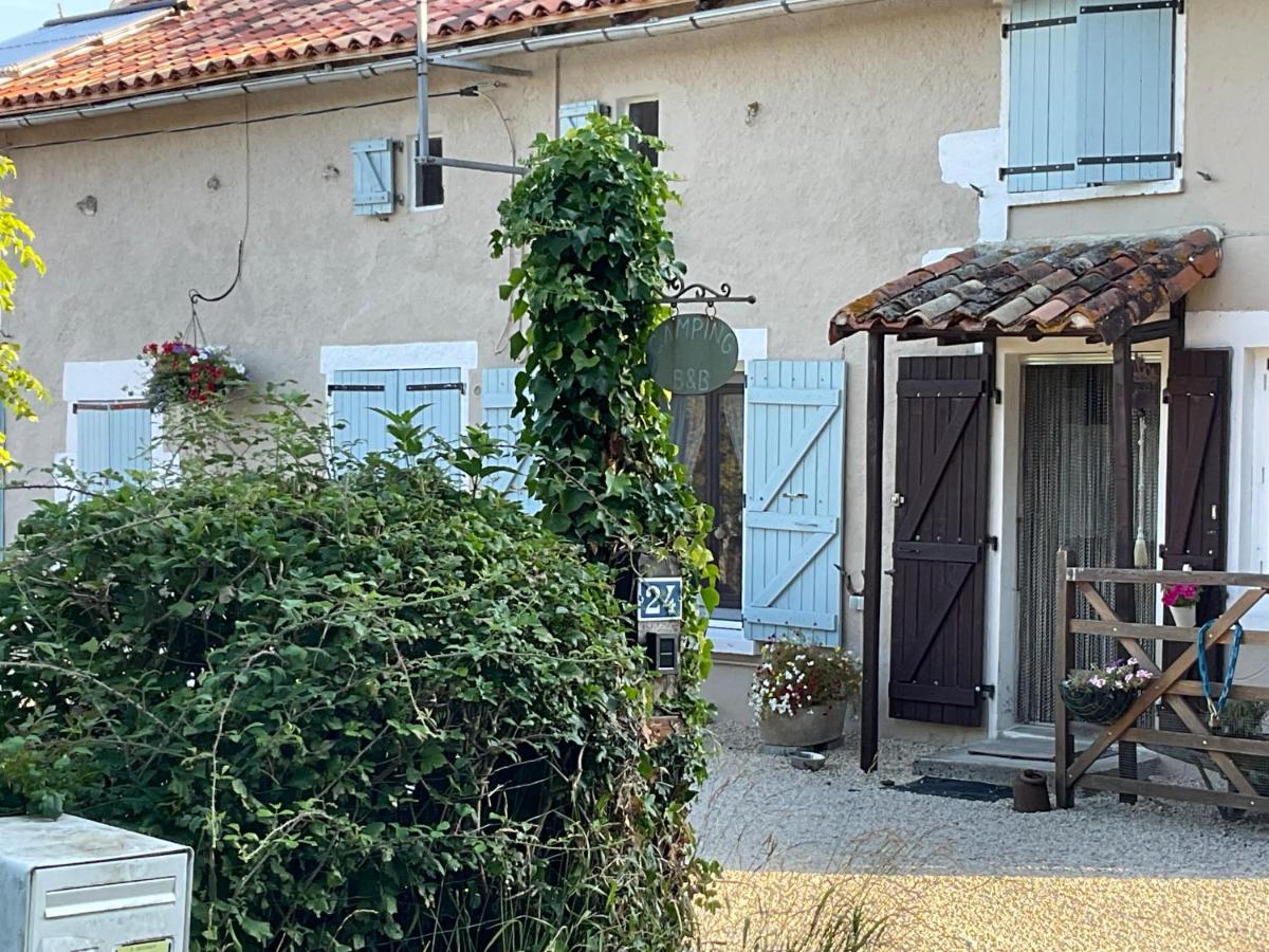 Le Jardin de Rose 24 FEUILLEBERT Romagne 86700 - B&B