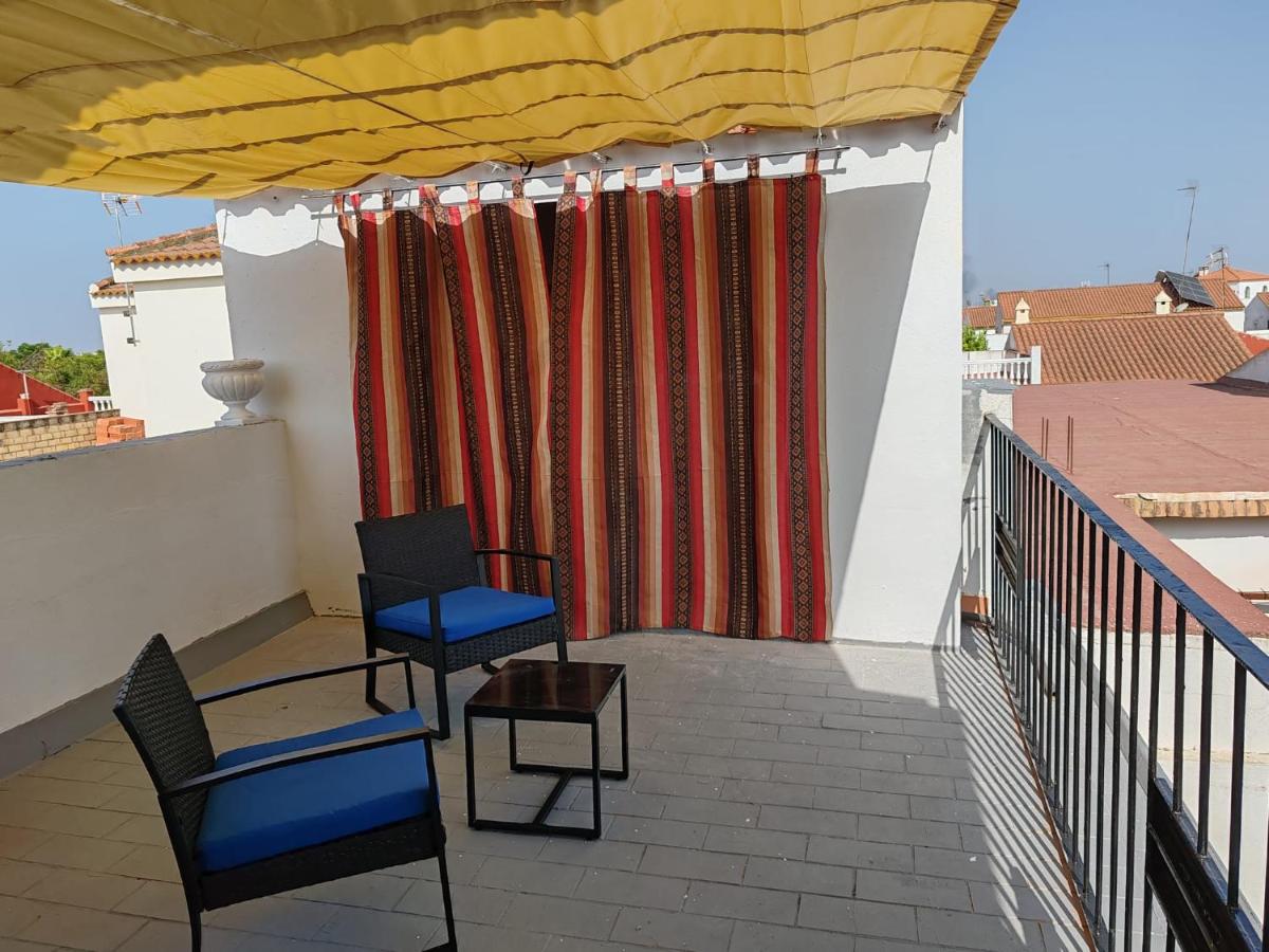 La casa de Marifé, a 15" de Sevilla y a 30" del aeropuerto - B&B