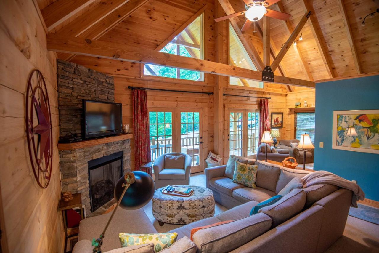 Rock n Rhapsody - Blue Ridge Log Cabin - Minutes to West Jefferson - Fireplace - Foosball - B&B West Jefferson