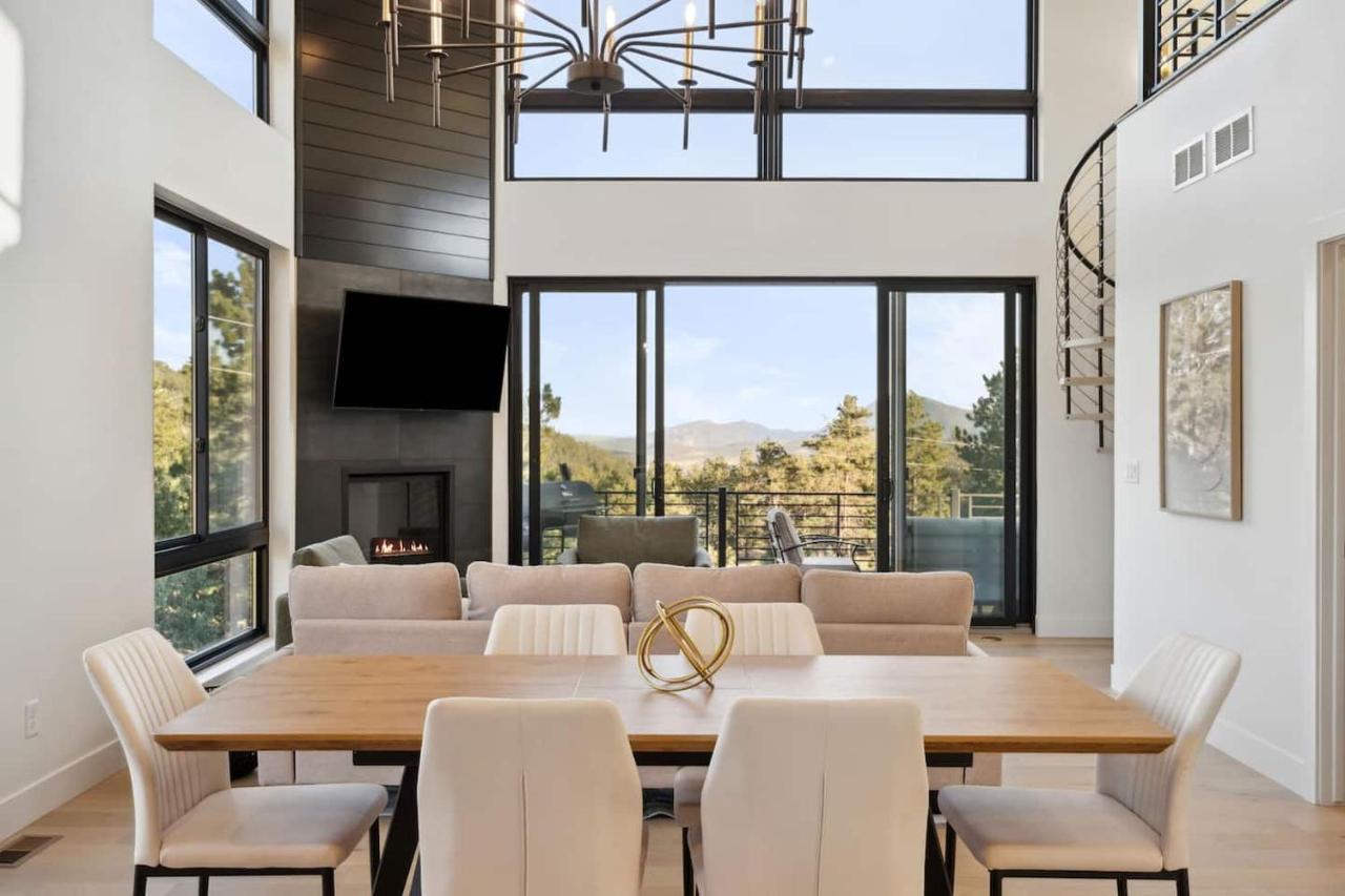 Modern Escape with Hot Tub and Scenic Views - B&B Bailey