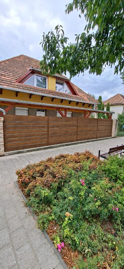 Aranyhal Apartman - B&B