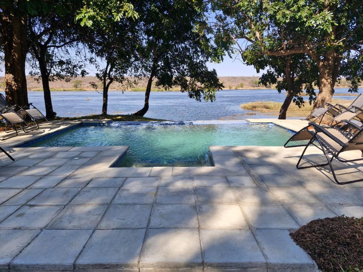 Kulota Island Lodge - Bed and Breakfast Katombora