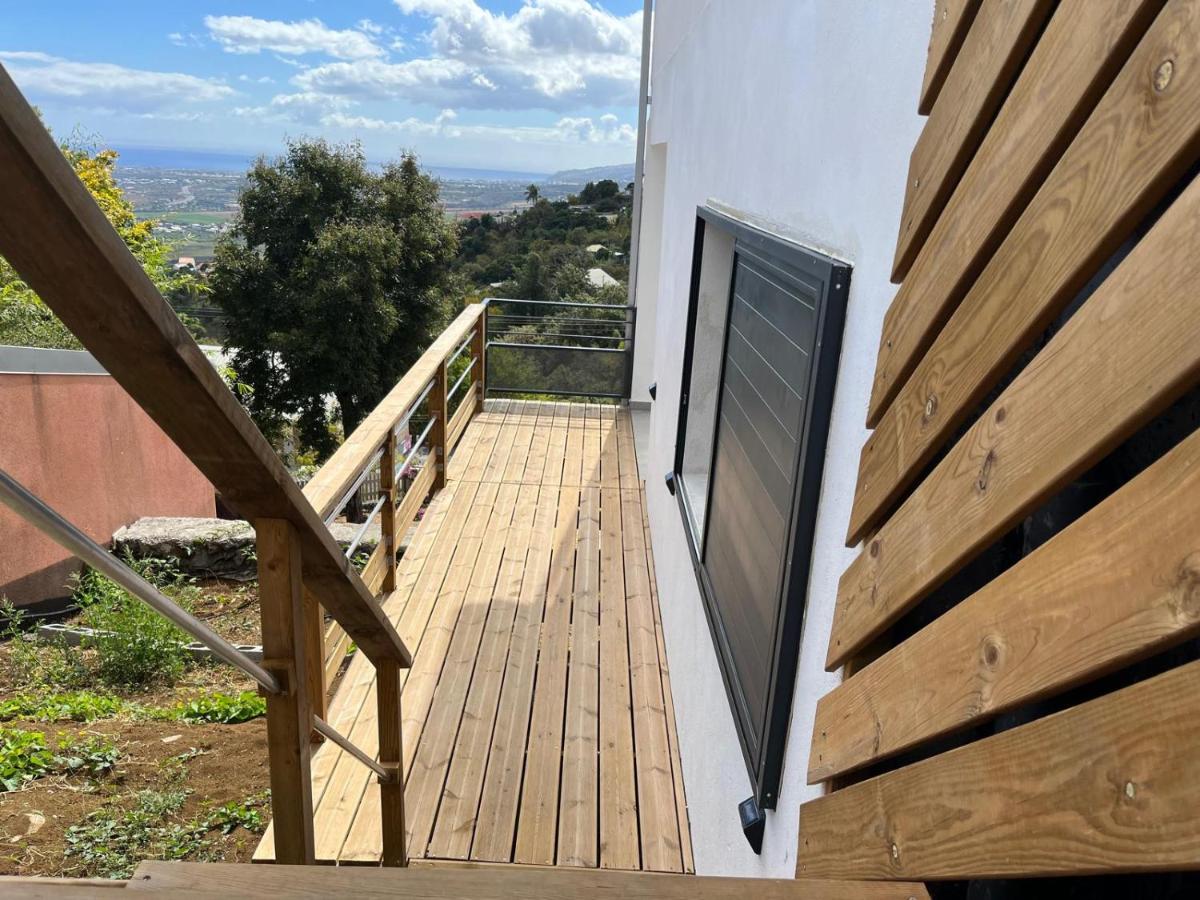 Studio vue mer & montagne à Bellemène - Calme et confort - B&B Saint-Paul