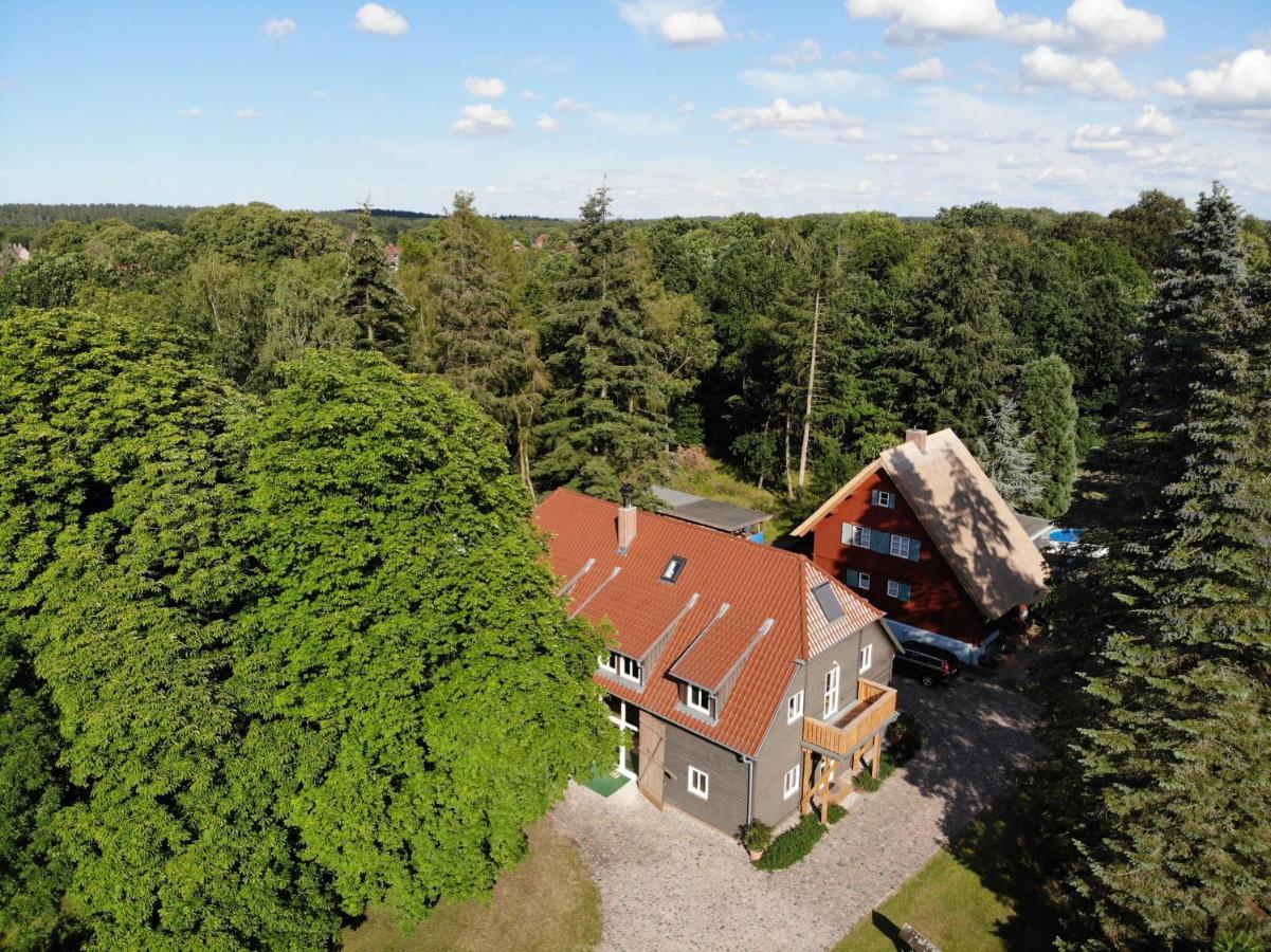 Ferienwohnungen am Obersee - B&B Linstow