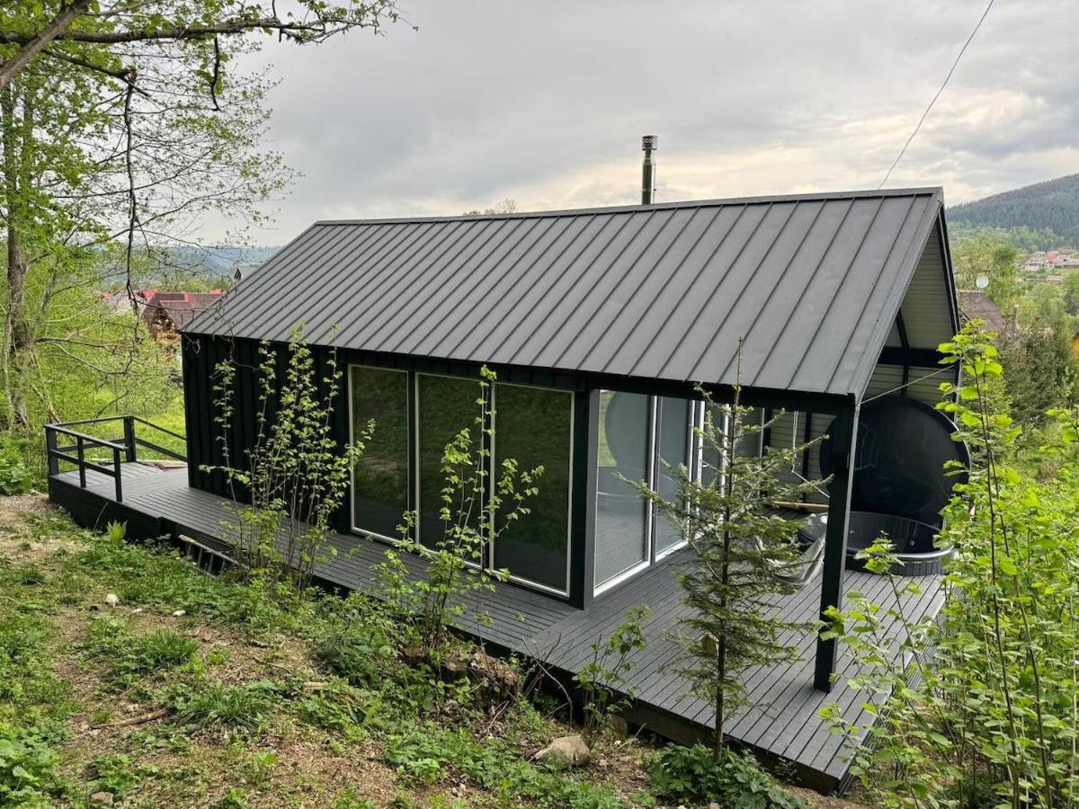 Mayak Chalet Resort модульний будиночок - Bed and Breakfast Mykulychyn