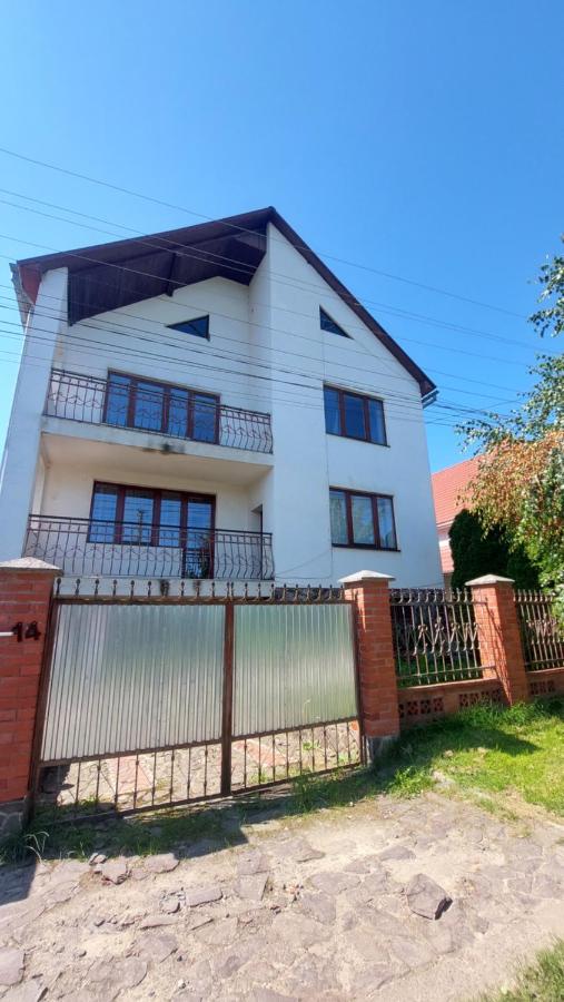 Villa Verde Зелена вілла - Bed and Breakfast Svalyava