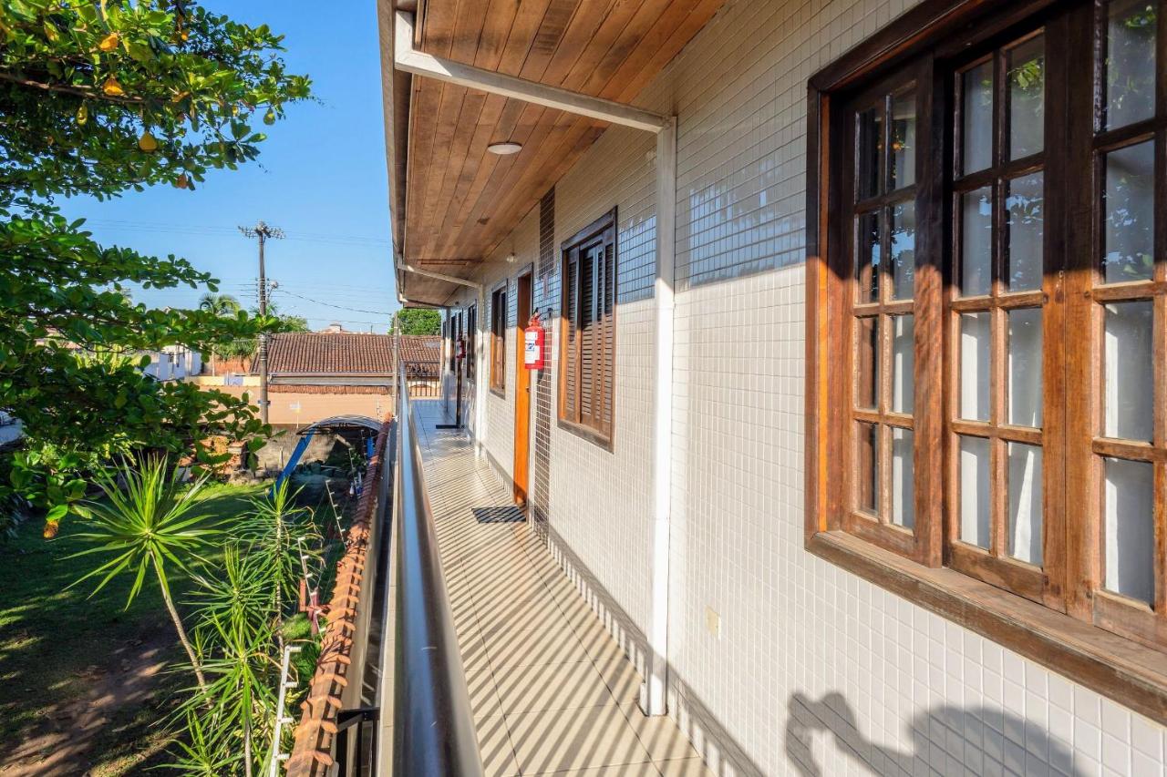 Apto Funcional próximo a Orla do Centro HS4 - Bed and Breakfast Ubatuba