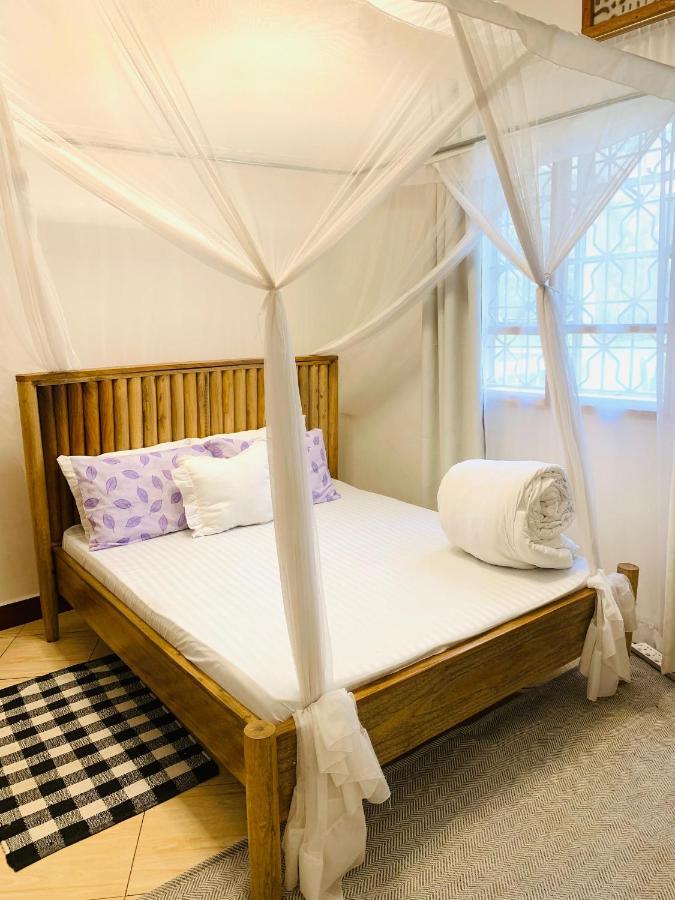 Tweepersoonskamer met Gedeelde Badkamer