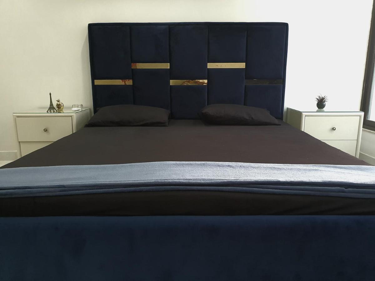 Garden& Eiffel View - Brand New - Spacious Unit - B&B Lahore