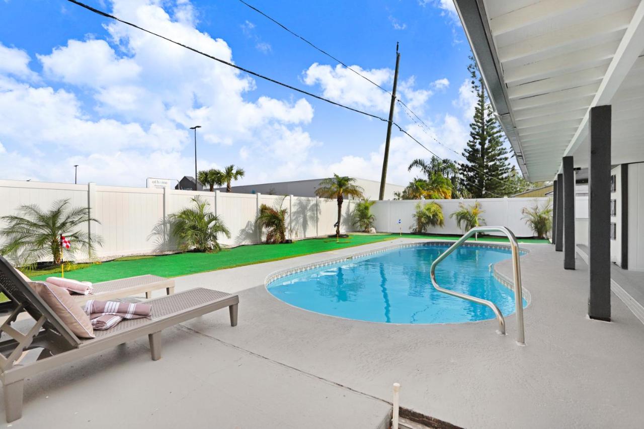 Relax, Swim, Repeat, Family Pool House by the Sea - B&B St. Petersburg