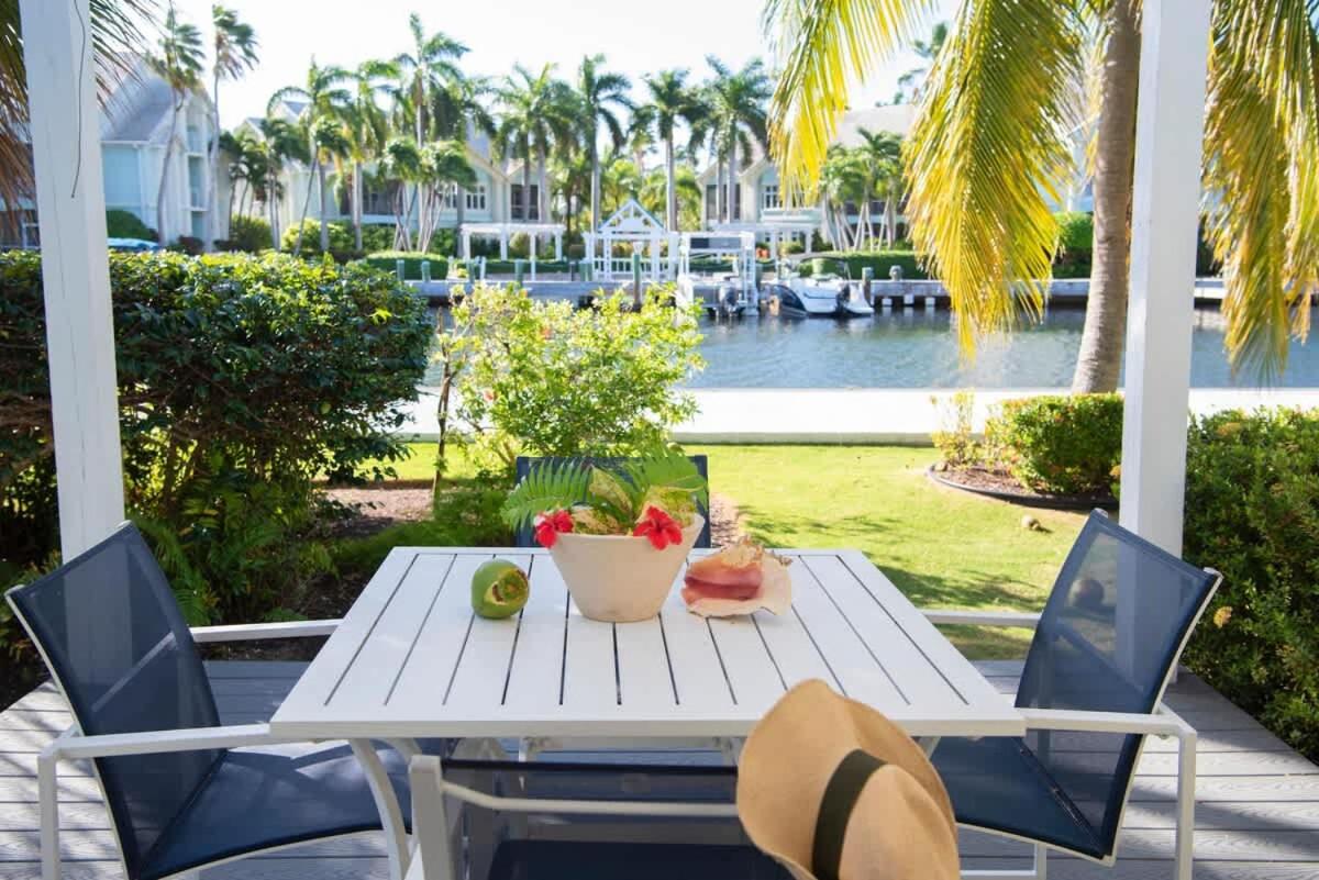 Snug Harbour View Condo #1 - Bed and Breakfast Georgetown