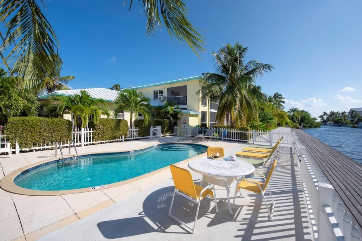 Snug Harbour View Condo #4 - Bed and Breakfast Georgetown