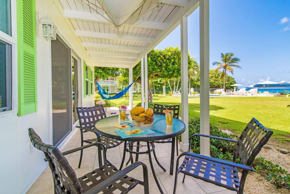 Cocoplum #3 Condo - Bed and Breakfast Georgetown