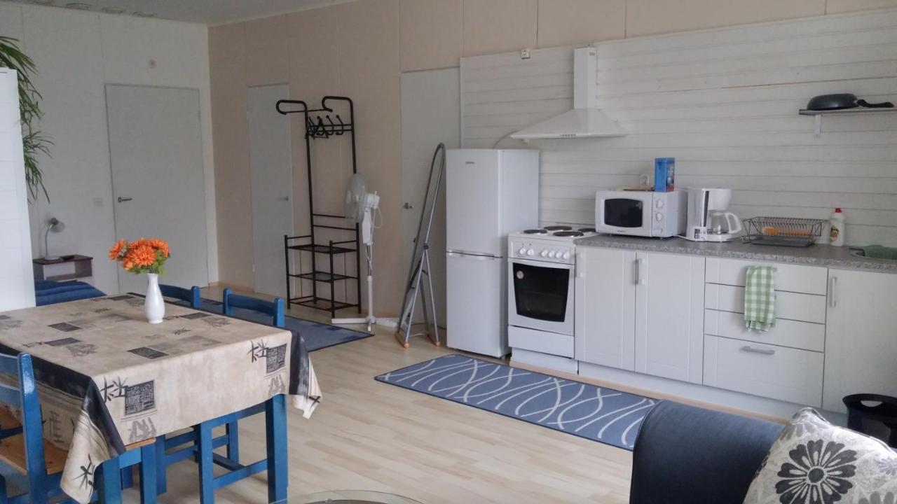 Tweepersoonskamer met 2 Aparte Bedden en Eigen Externe Badkamer