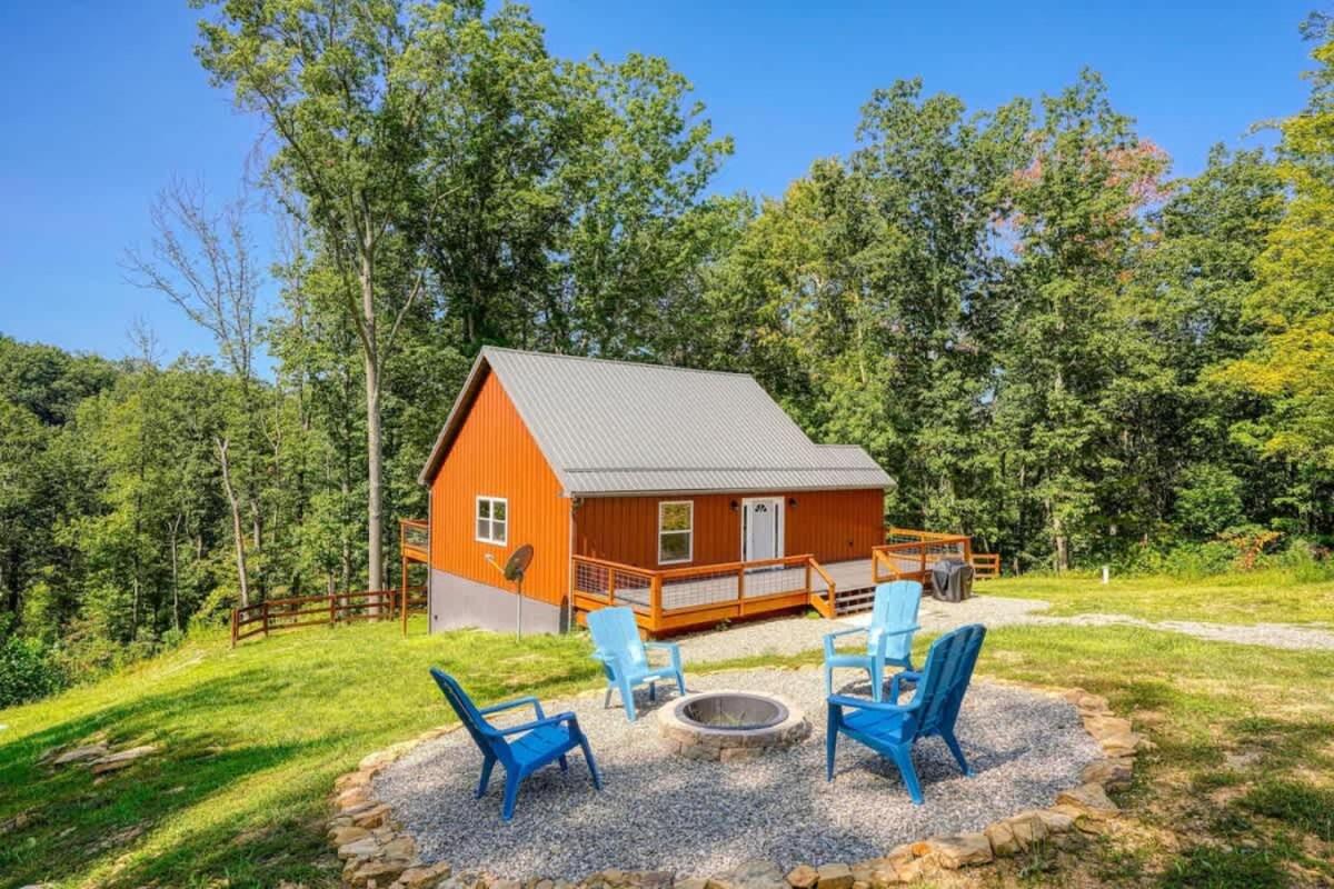 Tranquil Heights Cabin In Hocking Hills- HOT TUB! - Bed and Breakfast Ray