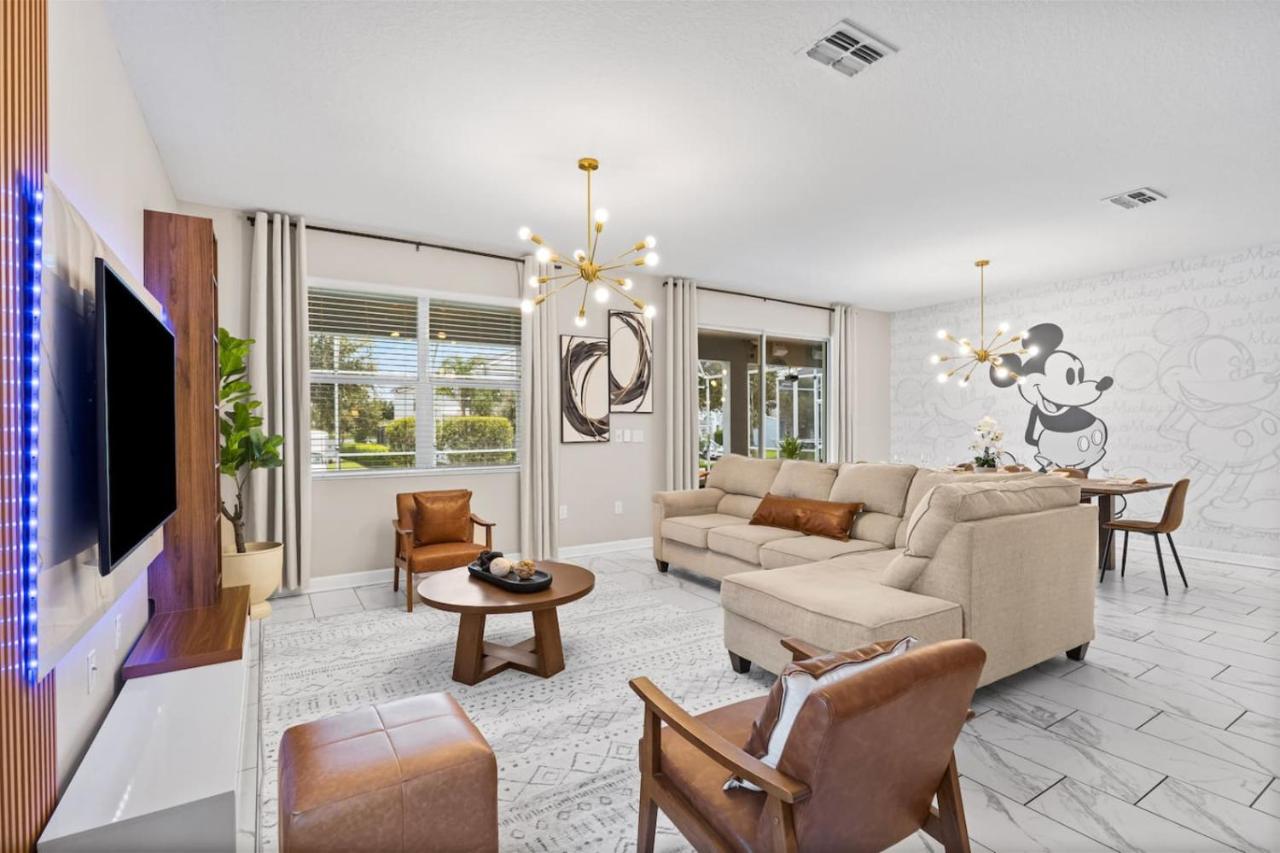 The Power-Up Palace 9BR Home with Private Pool - Chambres d'hôtes Davenport
