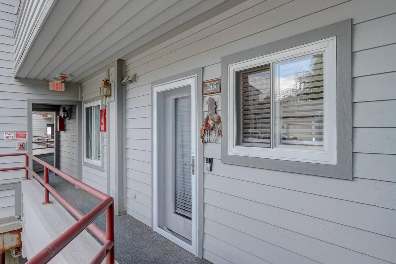 Dells Lakefront Luxe Haven - B&B Wisconsin Dells