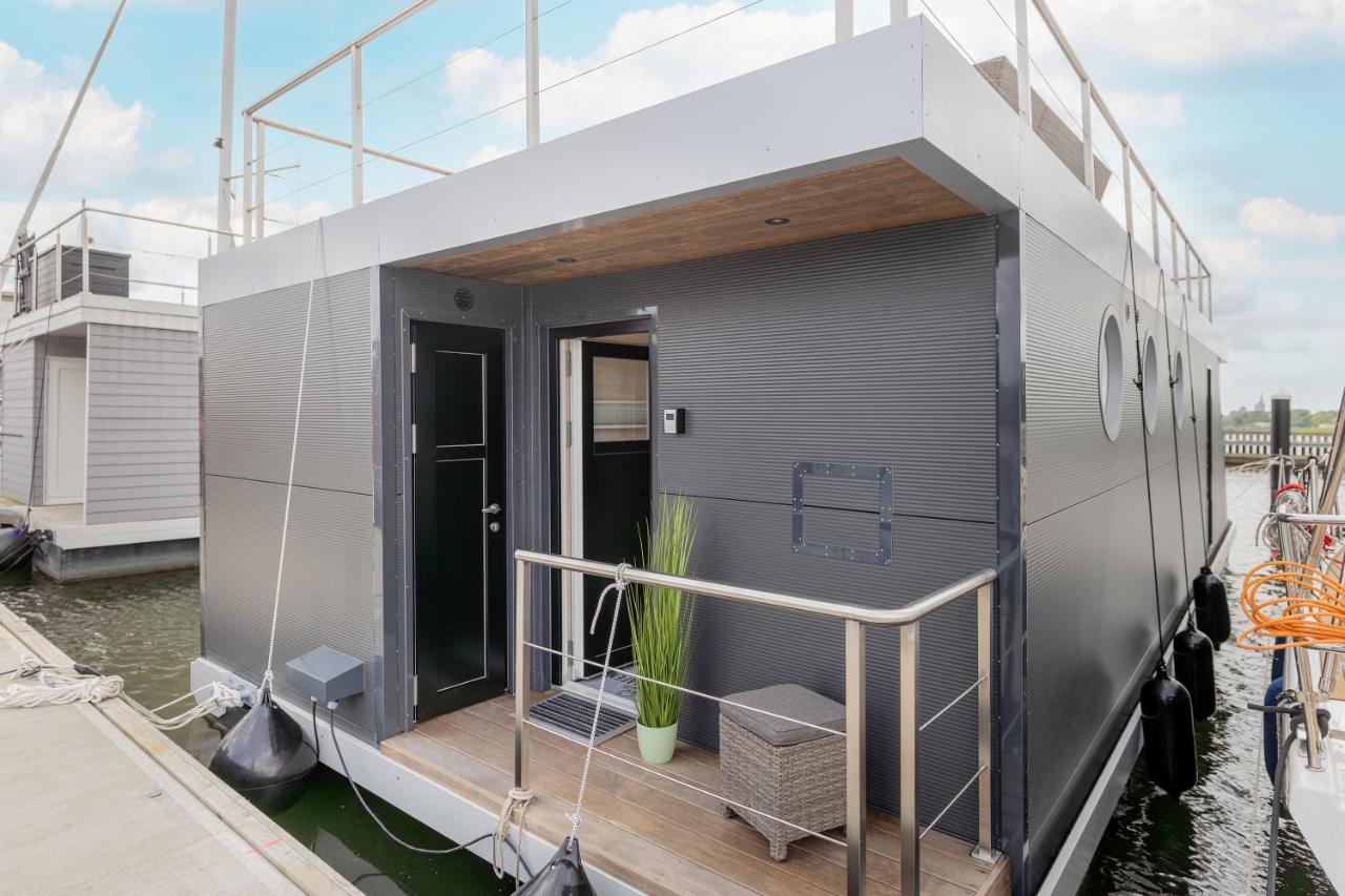 Hausboot MeerZeit an der Ostsee - B&B Stralsund
