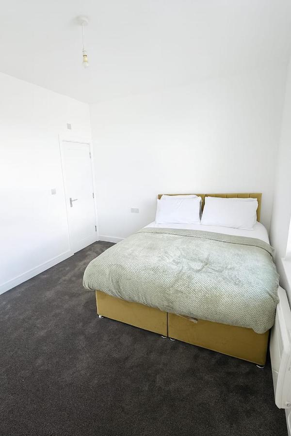 Kehoe's Suite Near Etihad Stadium & Coop Live Arena Sleeps 4 - Ferienwohnung Manchester