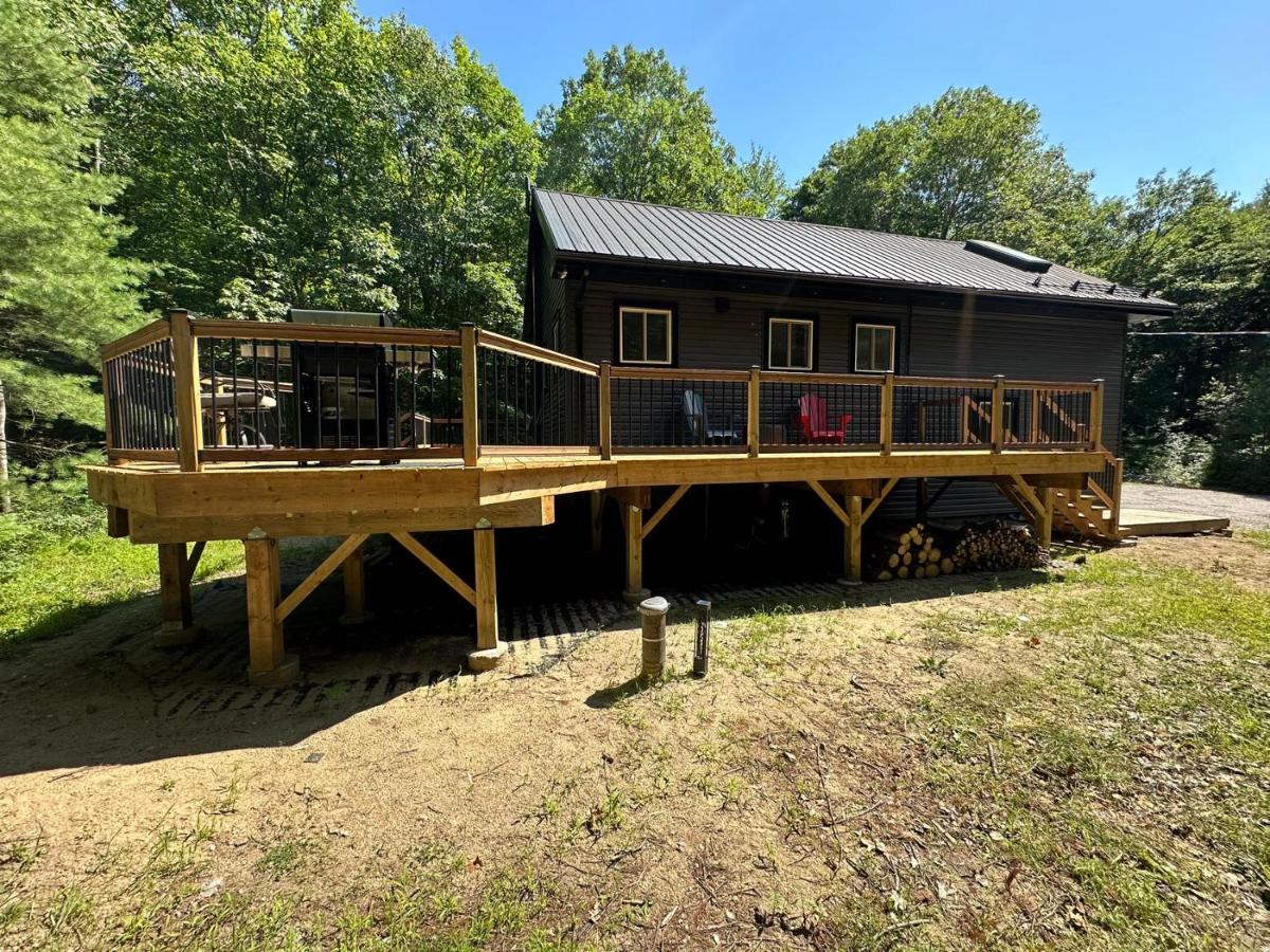 Charcoal Tree House - Chambres d'hôtes Gravenhurst