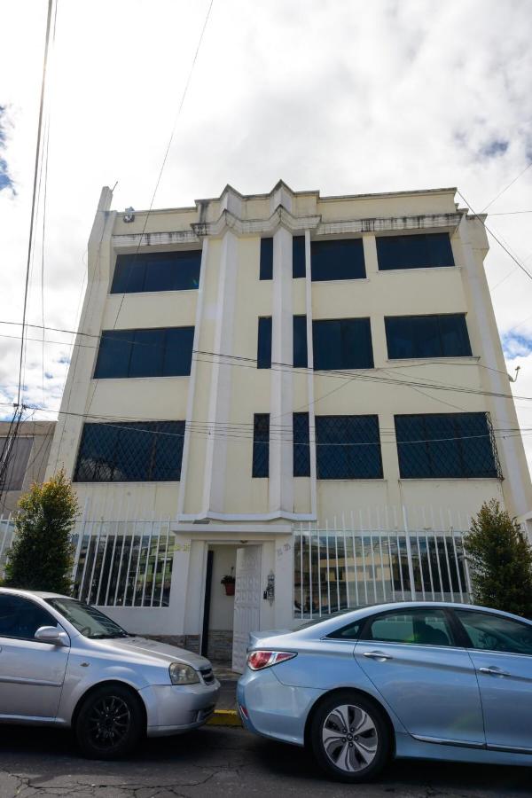 Hermosos Departamentos con Vista a los Nevados - B&B Riobamba