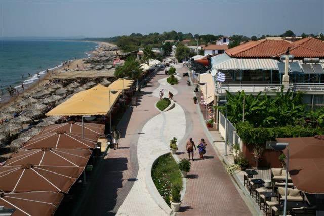 Joy Villas Apartments Studios - Chambres d'hôtes Kouroútas
