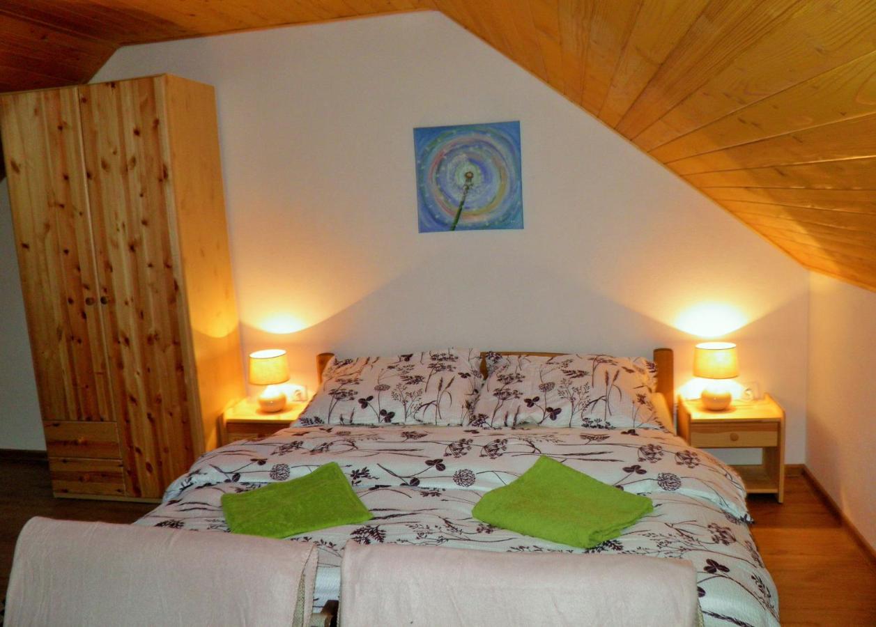 Green cottage Besenova - Bed and Breakfast Bešeňová