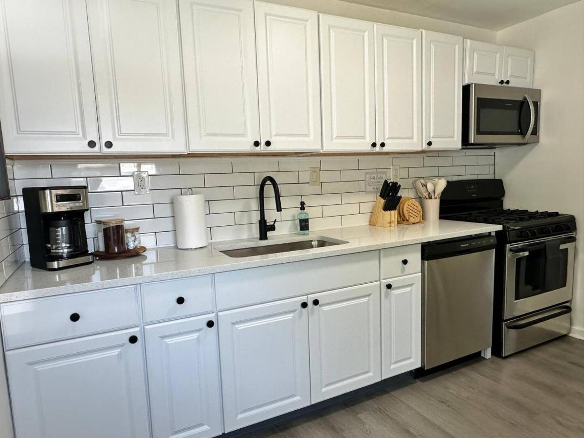 KING bed, Pet Friendly, Modern Retreat in CLE-BW - B&B Berea